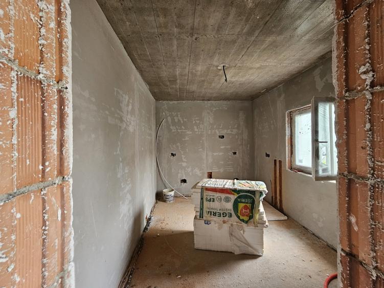 Duplex cu 3 camere cu Canalizare în Giarmata
