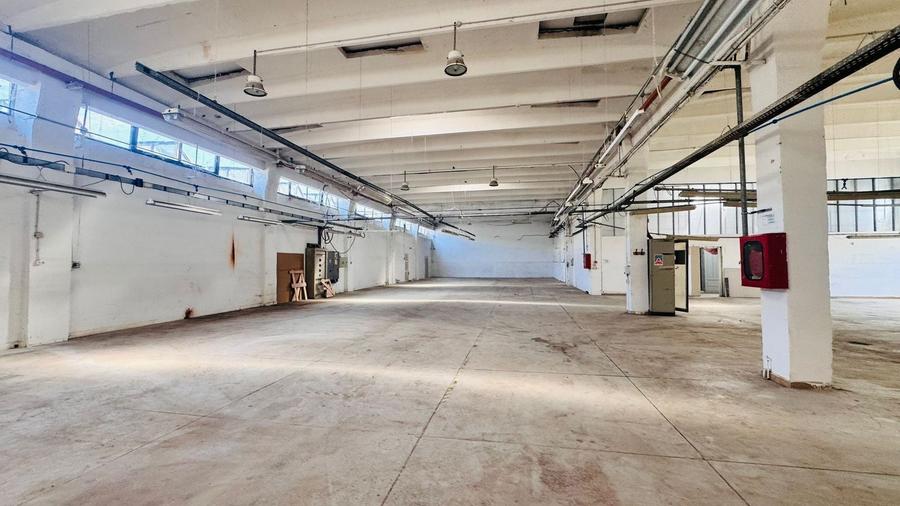 Spațiu industrial, de 856 mp, în Confecții