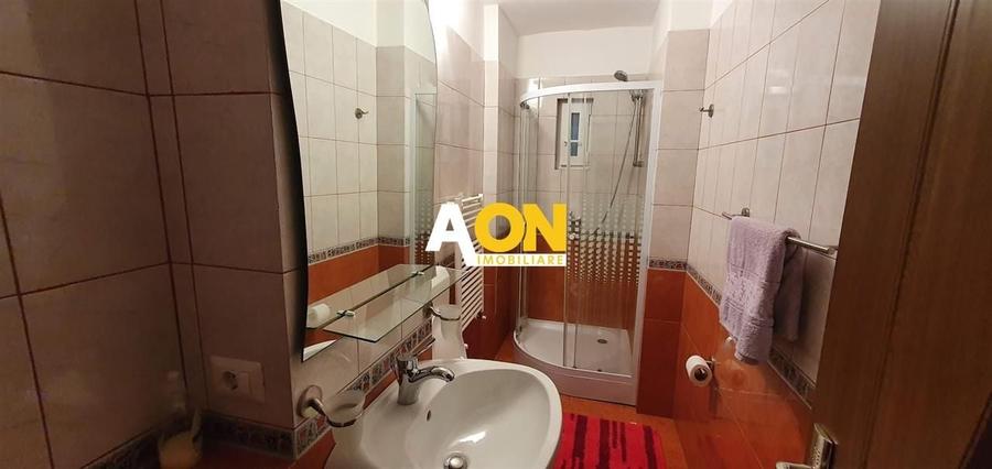 Apartament cu 4 camere decomandat, mobilat în Central
