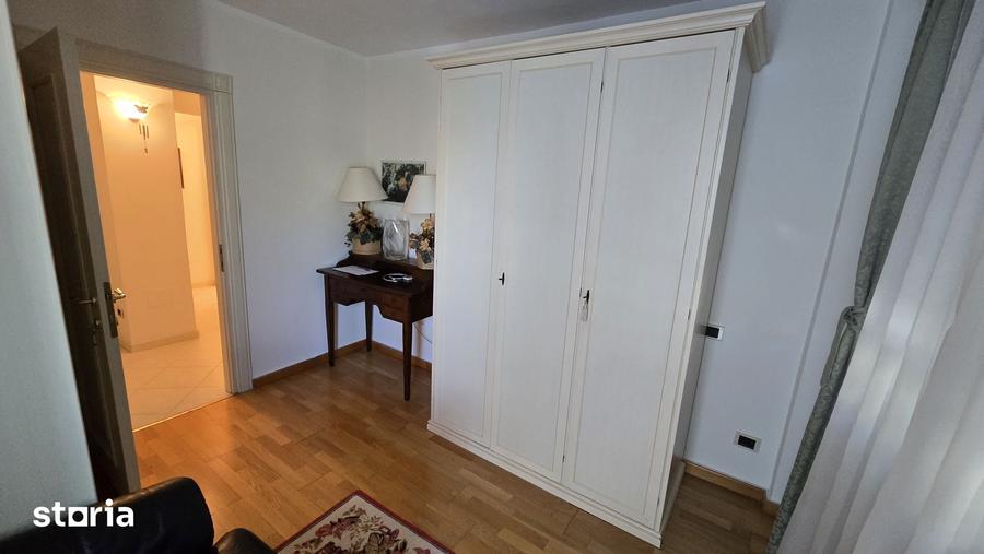 Apartament cu 4 camere în Central