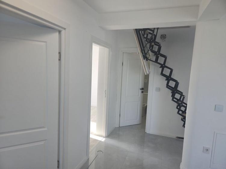 Casă cu 4 camere în Parța