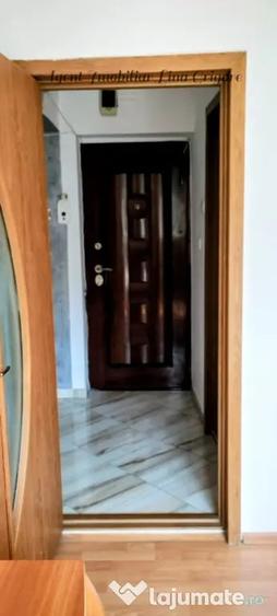 Apartament cu 3 camere decomandat în Sud