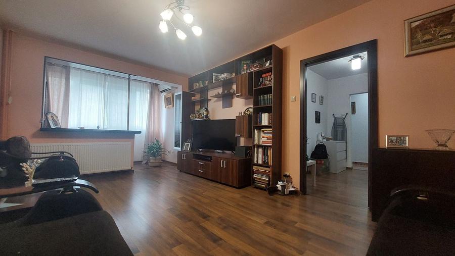 Apartament cu 2 camere decomandat, mobilat în Titan