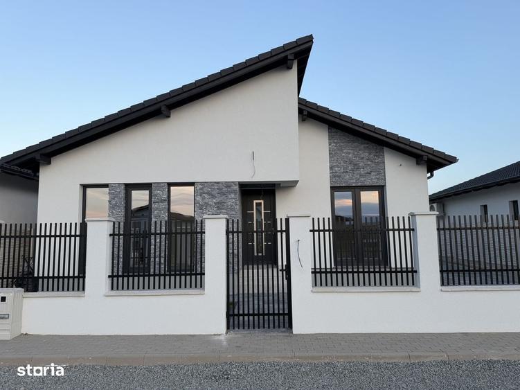 Casă cu 4 camere decomandat în Sud