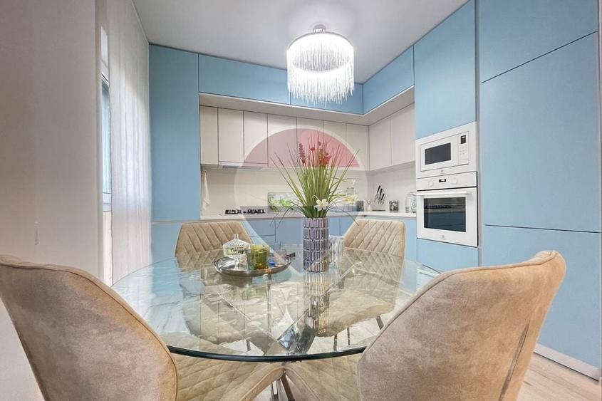 Apartament cu 3 camere semidecomandat, mobilat în Horea
