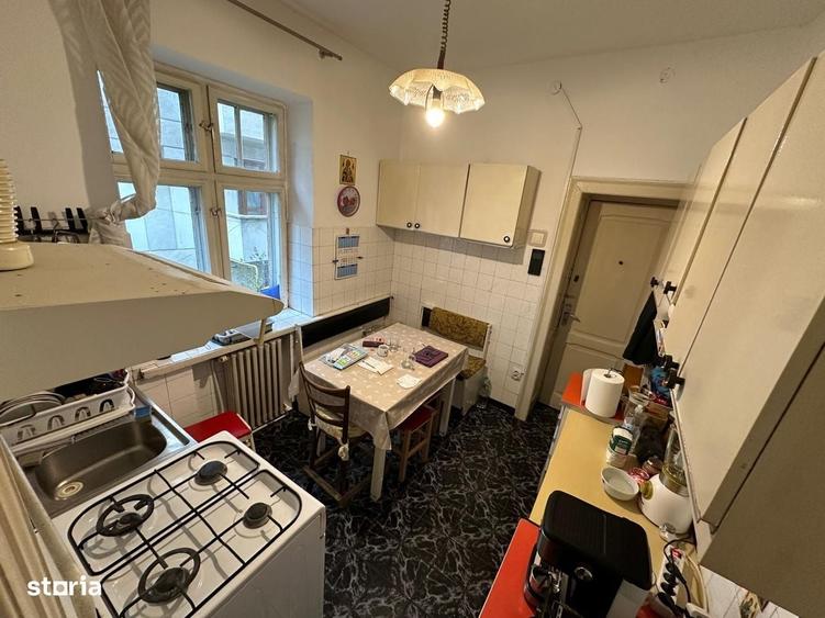 Apartament cu 3 camere semidecomandat în Albești