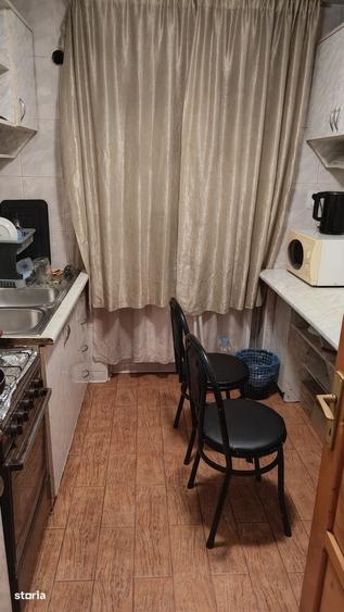 Apartament cu 3 camere decomandat în Exterior Vest