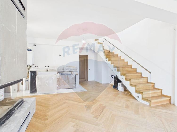 Apartament cu 4 camere decomandat în Calea Moroieni