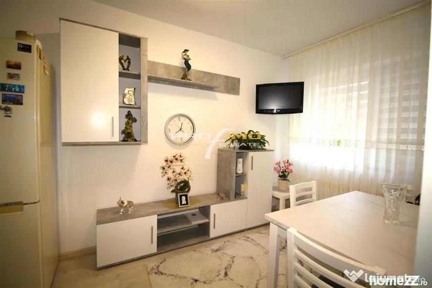 Apartament cu 3 camere semidecomandat în City Park Mall
