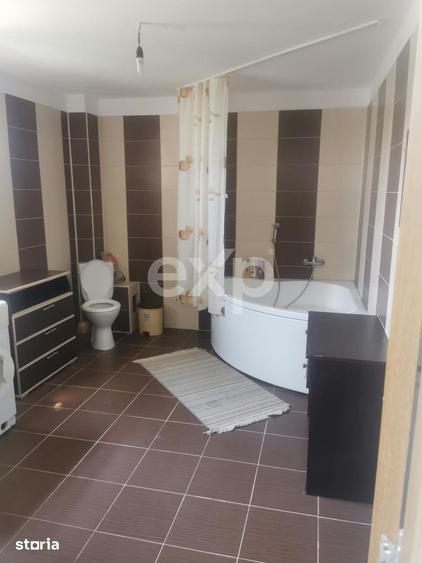 Casă cu 5 camere cu Teren 700 Mp în Dragomirești