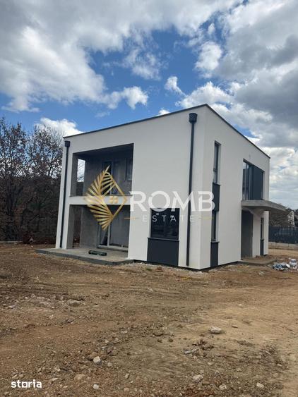 Casă cu 5 camere decomandat cu Teren 420 Mp în Florești