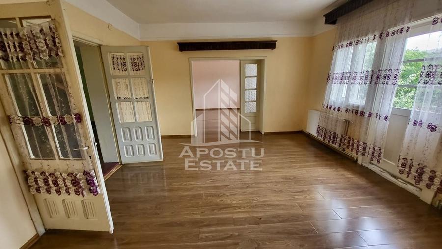 Casă individuală cu 12 camere cu Canalizare în Șagului