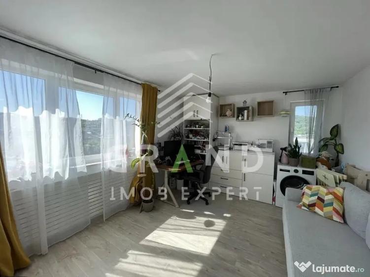Apartament cu 3 camere semidecomandat în Central