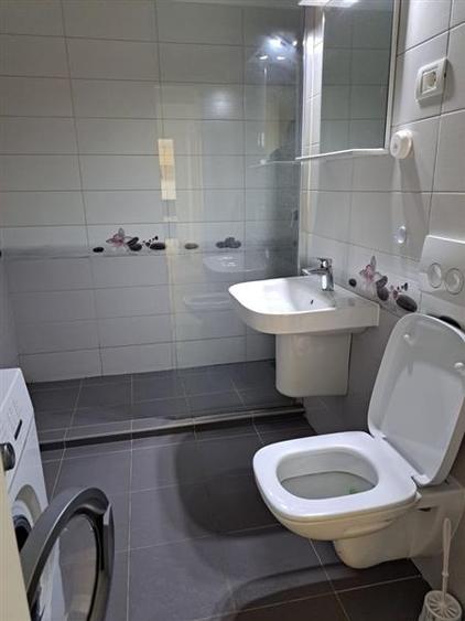 Apartament 2 camere, etaj 2, mobilat si utilat . Zona Tractorul - 13