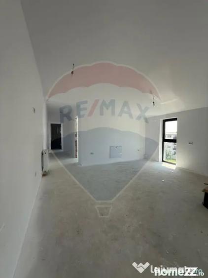Spațiu comercial, de 960 mp, în Ipotești