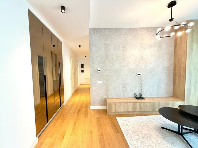 Apartament cu 3 camere, mobilat în Iancu Nicolae