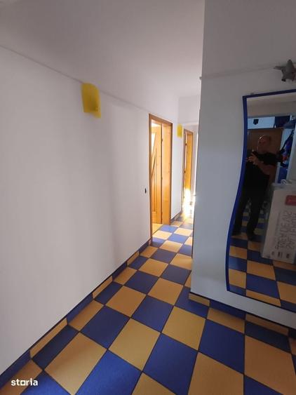 Apartament cu 3 camere decomandat în Republicii