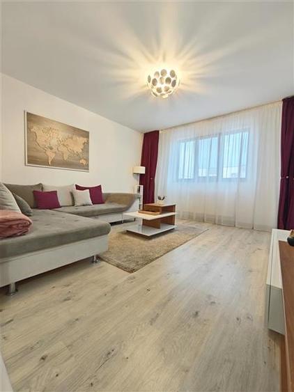 Apartament cu 3 camere decomandat, mobilat în Central