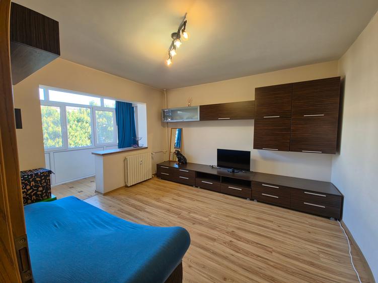 Apartament cu 2 camere decomandat în Casa de Cultură