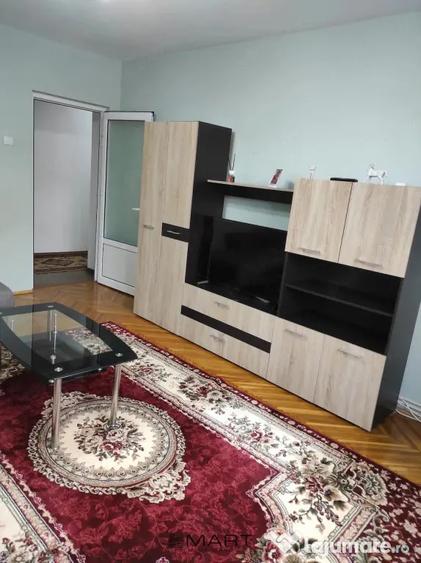 Apartament cu 3 camere semidecomandat, mobilat în Mihai Viteazul