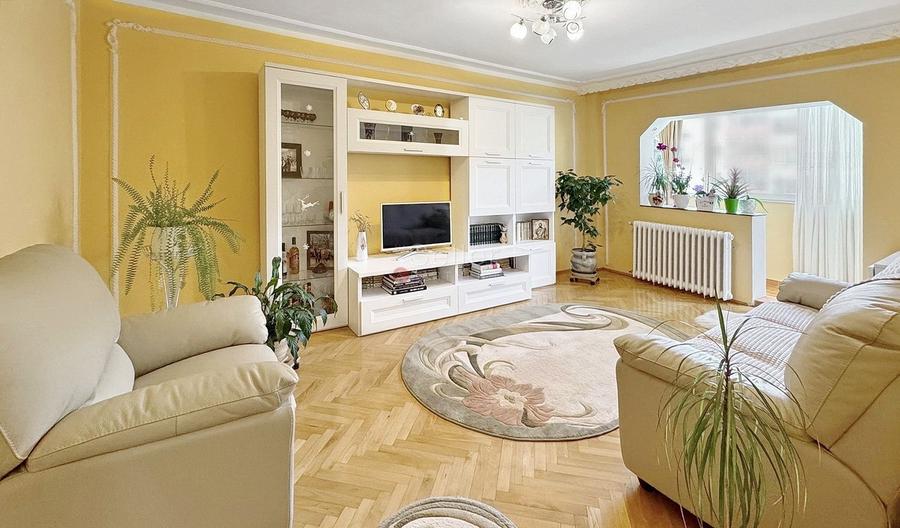 Apartament cu 4 camere decomandat, mobilat în Calea București