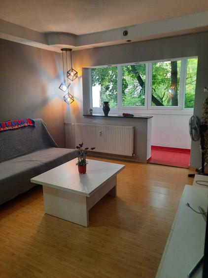 Apartament cu 2 camere semidecomandat în Giurgiului