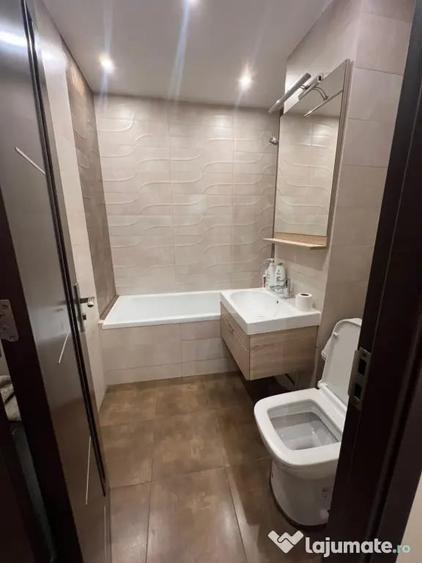 Apartament cu 3 camere semidecomandat în Dărmănești