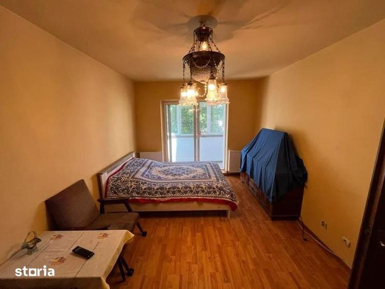 Apartament cu 3 camere decomandat în Ștefan cel Mare