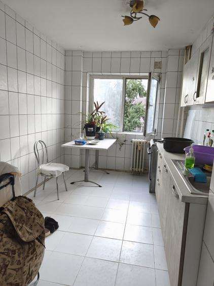 Apartament cu 3 camere decomandat în Drumul Taberei