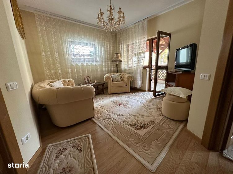 Casă cu 4 camere în Roșu