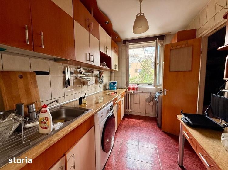 Apartament cu 4 camere decomandat în Drumul Taberei