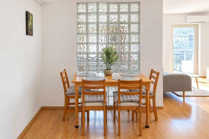 Apartament cu 3 camere semidecomandat, mobilat în Gheorgheni