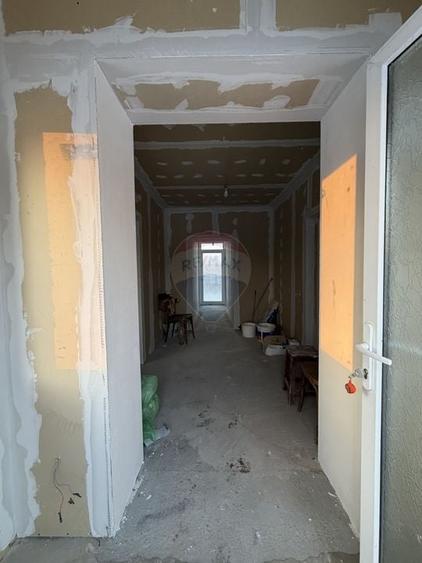 Casă cu 3 camere cu Teren 1179 Mp în Fierbinți-Târg