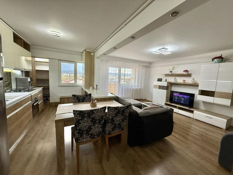 Apartament cu 4 camere decomandat în Aurel Vlaicu