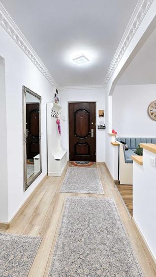 Apartament cu 3 camere decomandat în Micro 17