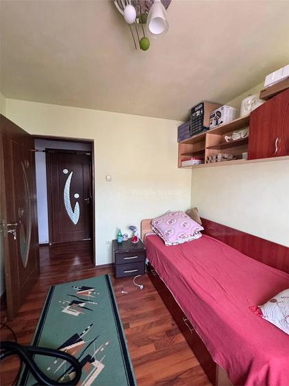 Apartament cu 4 camere decomandat în Gojdu