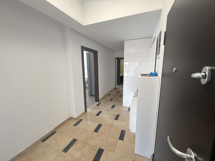 Apartament cu 4 camere decomandat, mobilat în Băneasa