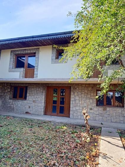 Casă cu 4 camere cu Teren 308 Mp în Central