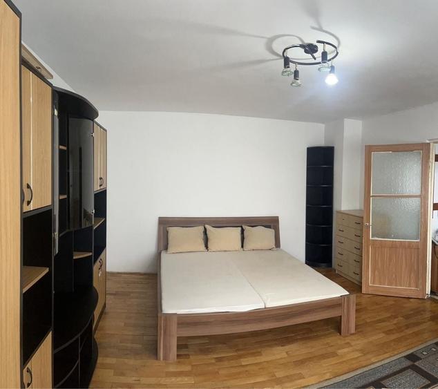 Garsonieră decomandată în Central