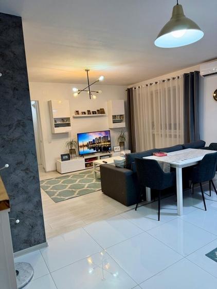 Apartament cu 2 camere semidecomandat în Cetate