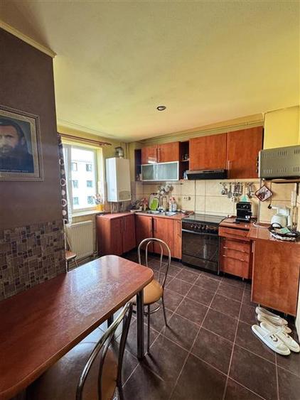 Apartament cu 4 camere decomandat în Gojdu
