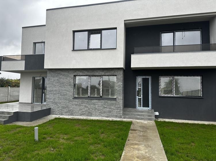 Casă cu 4 camere în Central