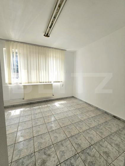 Apartament cu 5 camere decomandat în Complex Studențesc