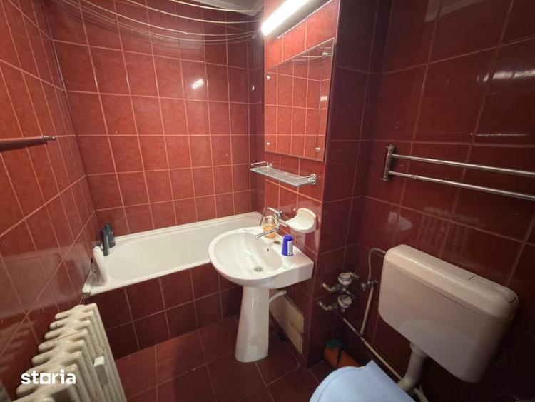 Apartament cu 3 camere decomandat în Republicii