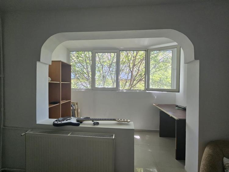 Apartament cu 4 camere decomandat în Berceni