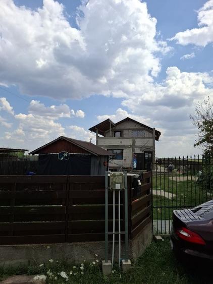 Casă cu 3 camere în Bradu