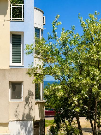 Apartament cu 3 camere decomandat în Faleza Nord