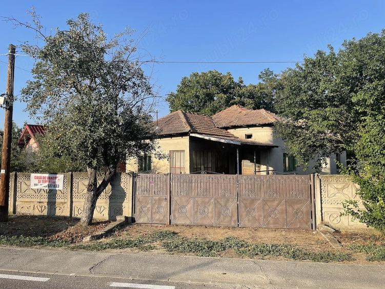 Casă cu 5 camere cu Teren 8000 Mp în Orlești