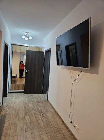 Apartament cu 3 camere semidecomandat în Drumul Taberei