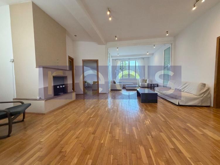 Apartament cu 3 camere semidecomandat, mobilat în Primăverii